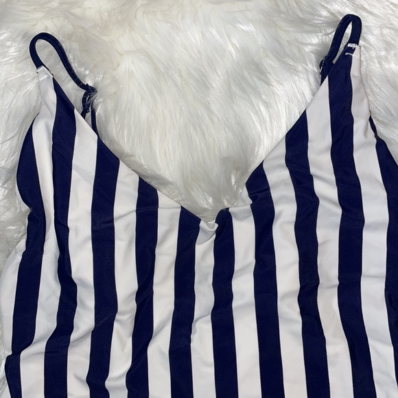 Aerie striped swimsuit - Picture 2 of 6